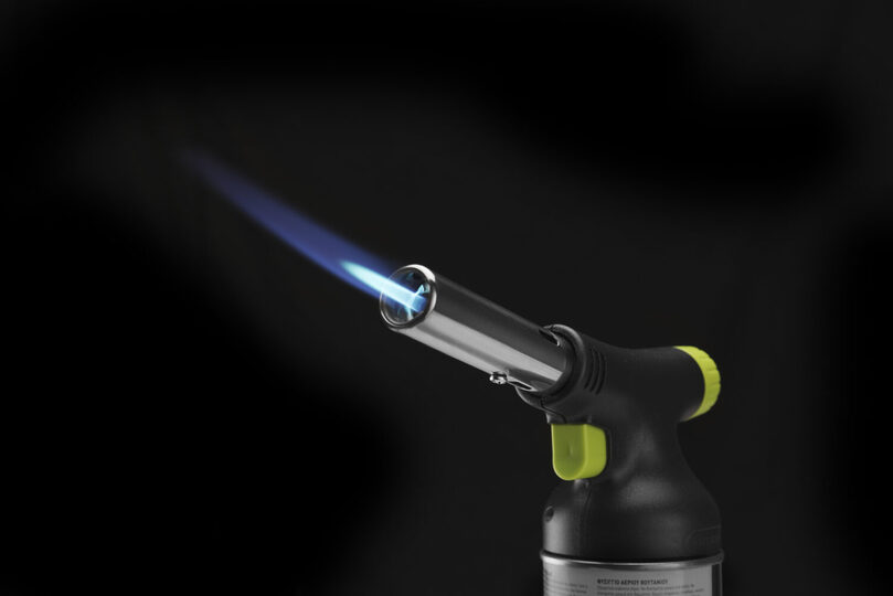 Detailoverzicht van de instelbare vlam op de Hendi koksbrander