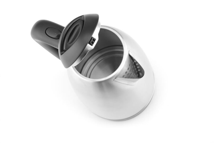 Nauwkeurig schenken: de ergonomisch gevormde tuit en handgreep maken het uitschenken van grotere hoeveelheden heet water veilig en stabiel.