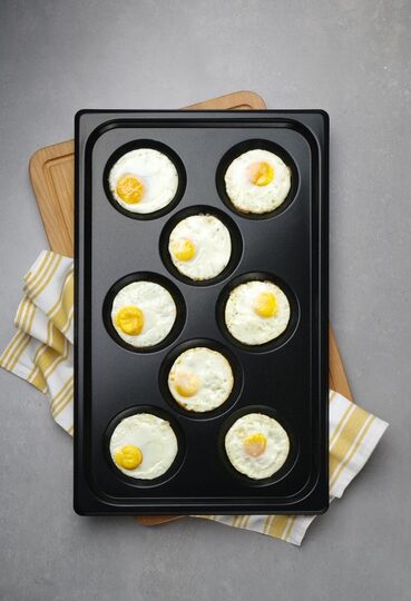 Zes op een rij: De zes diepe vormen voorkomen dat eieren in elkaar overvloeien, zelfs in een drukke oven.