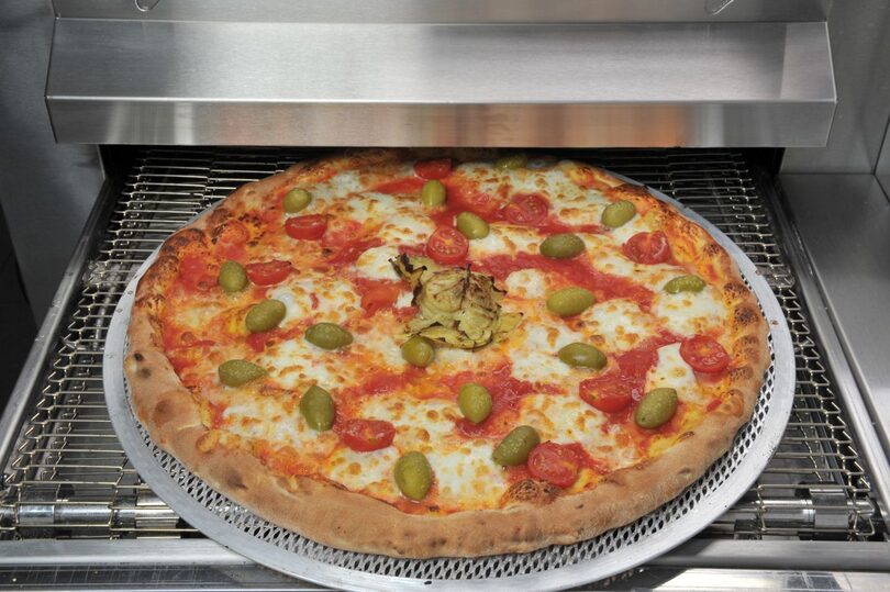 Professionele Zanolli Synthesis 06/40 gas pizzaoven pizza uit oven