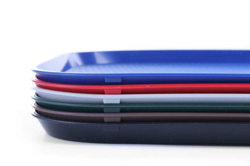 Assortiment polypropyleen dienbladen in diverse kleuren