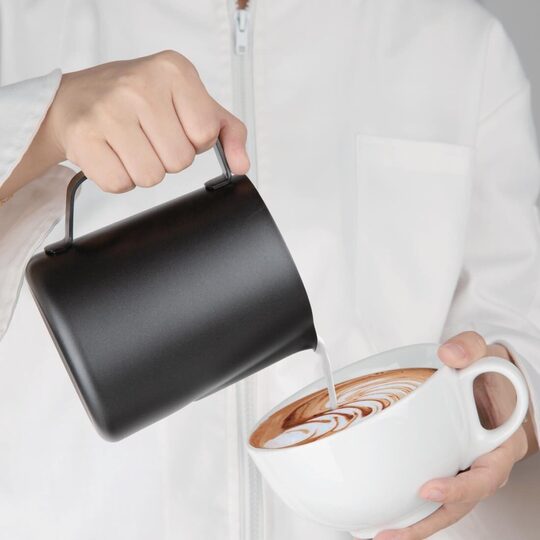 cm608_milkfrothingjug5