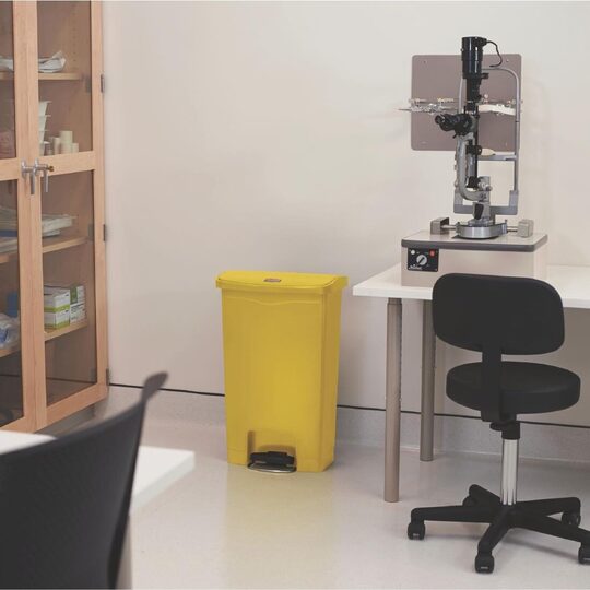 cw585_steponfrontpedalyellow1