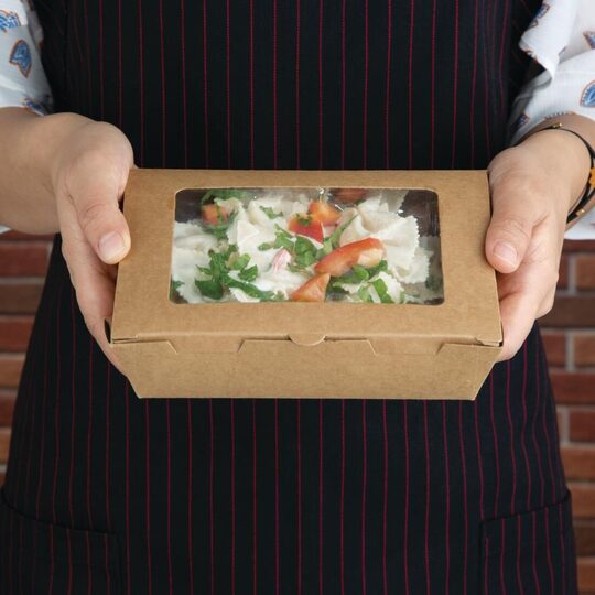Open Fiesta saladebox 700ml met PET venster voor take-away