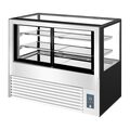 Detail van de verstelbare schappen in de Polar koelvitrine