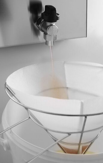 Schoon bakresultaat: Voorkom dat verbrande resten de smaak van uw snacks beïnvloeden door dagelijks te filteren.