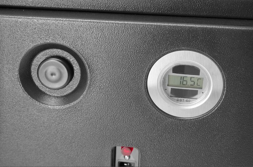 Dankzij het heldere LED-display monitort u de binnentemperatuur zonder de container te openen.