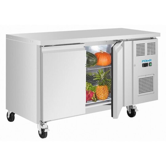 Detail van de zelfsluitende deuren van de Polar UA105 koelwerkbank