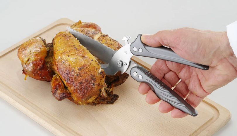 Snijdt moeiteloos door botten en kraakbeen.