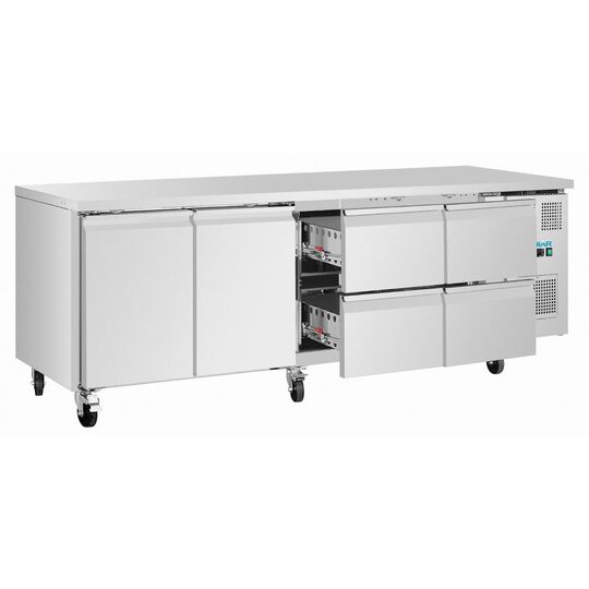 Interieur van de Polar U-Series koelwerkbank met 2 deuren