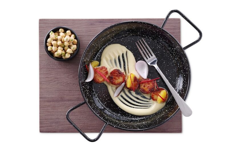 Met een diameter van 15 cm is deze pan ideaal voor individuele gerechten of warme bijgerechten.