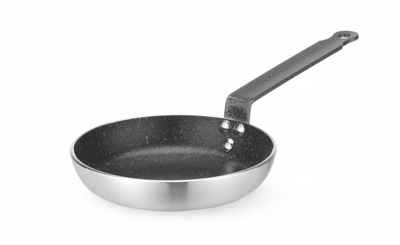 Detail van de duurzame marmeren antiaanbaklaag op de Hendi koekenpan
