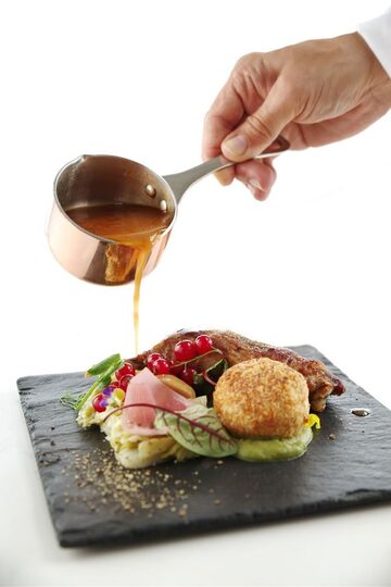 Hendi mini sauspan 3-ply op een witte achtergrond