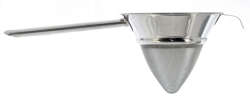 Zijaanzicht van de Hendi RVS puntzeef 200 mm