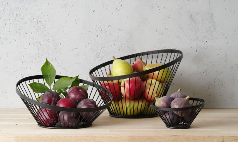 Collectie zwarte Hendi fruitkorven voor professioneel gebruik