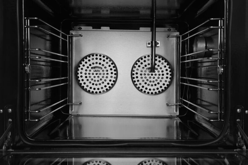 Detail van de deur en sluiting van de Hendi heteluchtoven