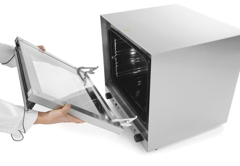 Interieur van de Hendi heteluchtoven met bevochtiger