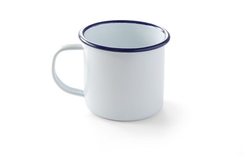 Detailopname van Hendi emaille mok 520 ml
