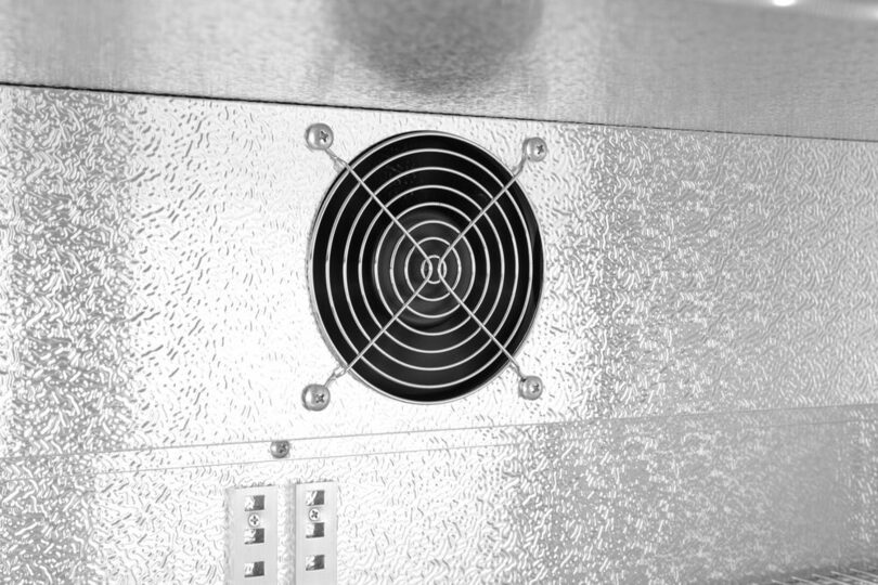 Zijaanzicht van de zwarte Hendi barkoeling