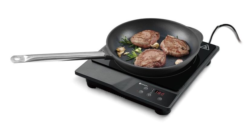 Hendi inductieplaat 1800W tafelmodel in gebruik met pan