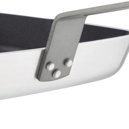 Zijaanzicht van de Vogue vierkante bakpan 20 cm