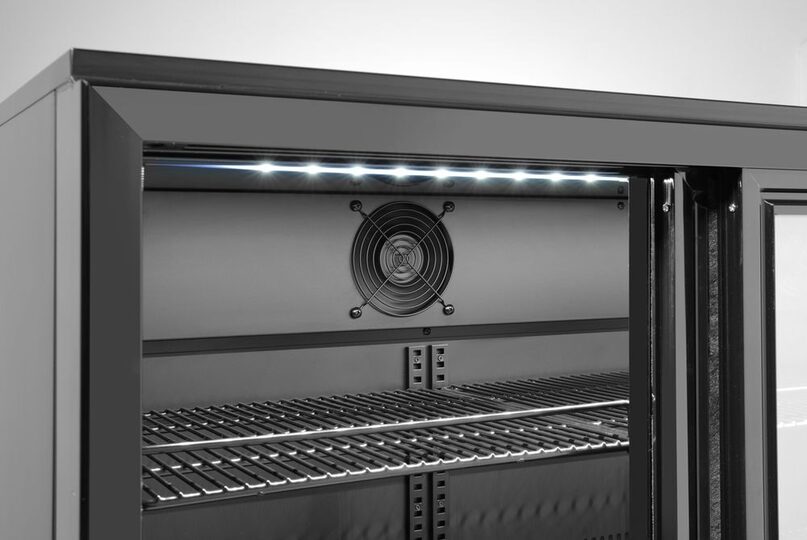 Detailopname van de soepele schuifdeuren van de Arktic backbar koelkast