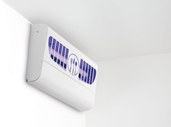 Hendi insectenverdelger 30W gemonteerd aan de wand