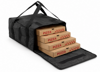 De zwarte Hendi pizzabezorgtas waar makkelijk 4 pizzadozen in passen.