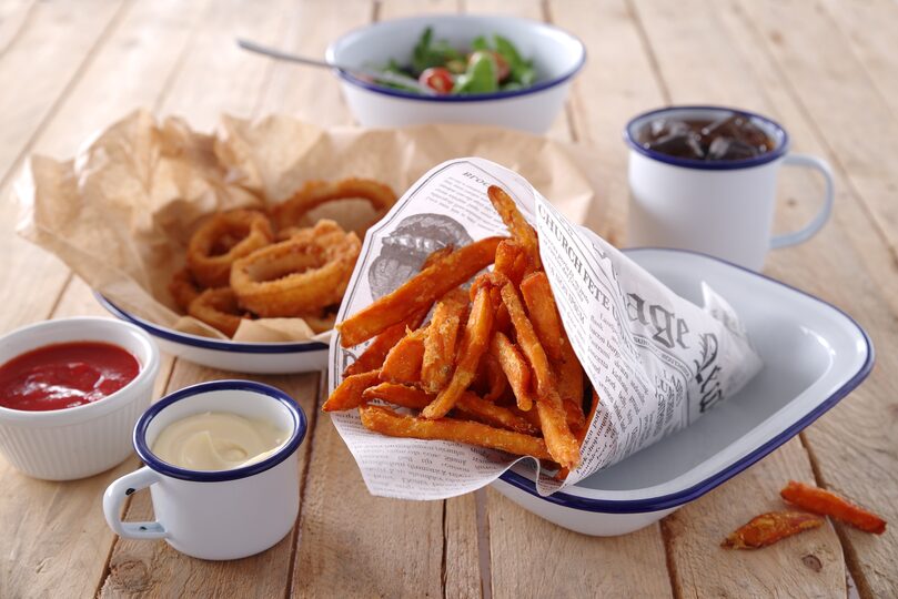 Detail van beige vetvrij snackpapier voor Frites, burgers etc.