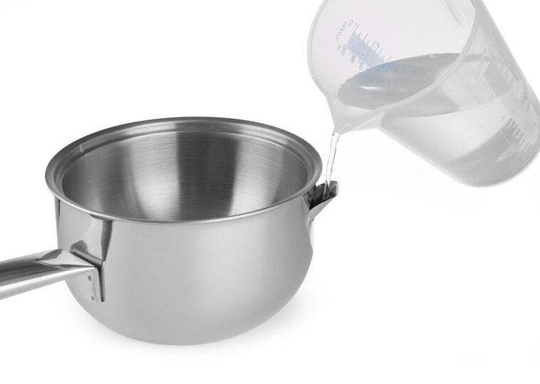 De Hendi 833032 maakt gebruik van een ingebouwd waterreservoir voor veilig au-bain-marie koken.